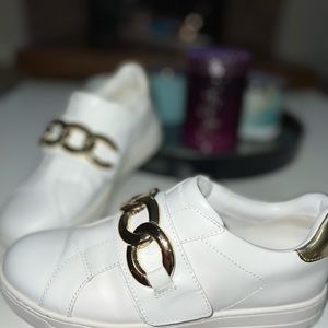 Gently used MK trainers. 6.5, although come up a little big for me. I’m a 6